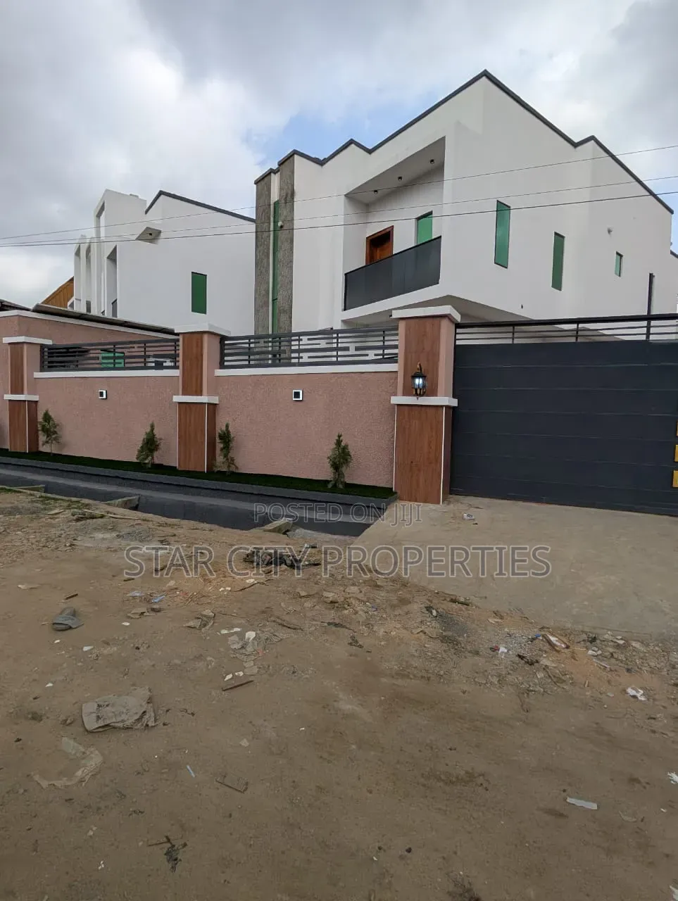 5bdrm Duplex in Berger for sale in Berger