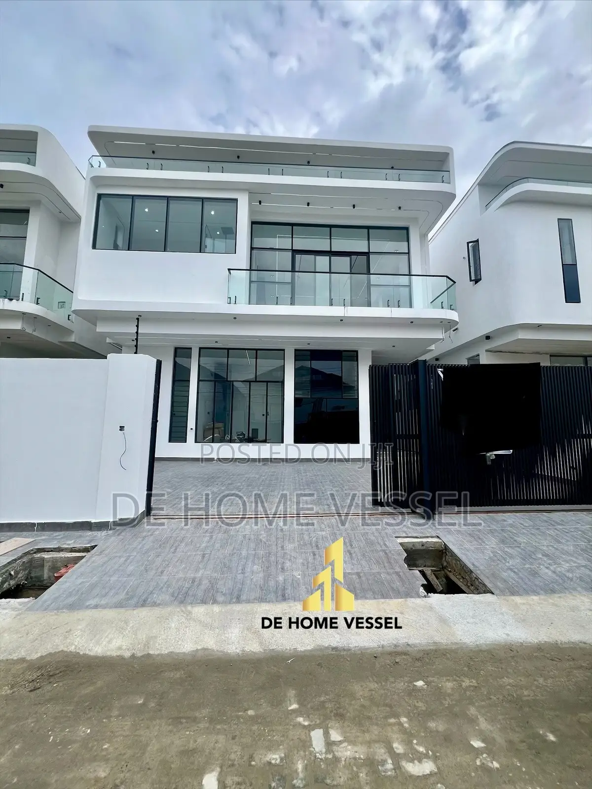 5bdrm Duplex in Lekki for sale in Lekki