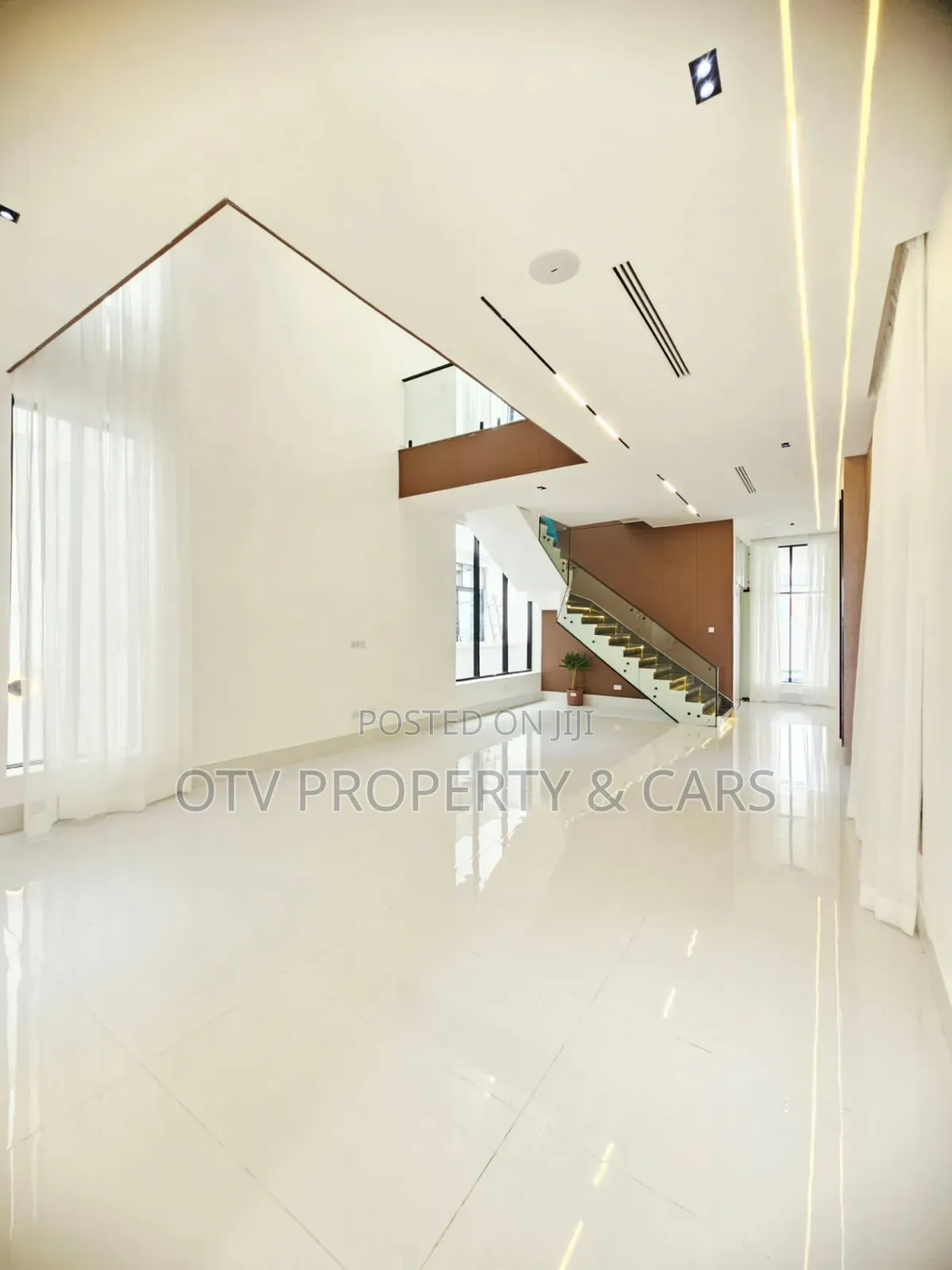 5bdrm Duplex in Chevron for sale in Chevron