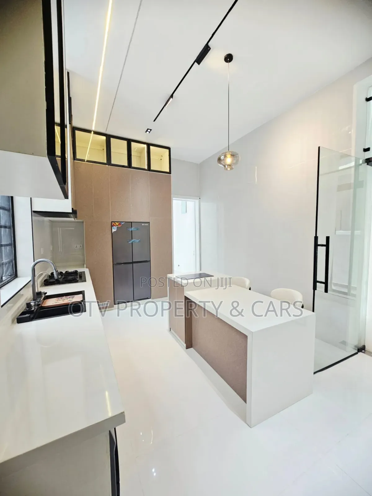 5bdrm Duplex in Chevron for sale in Chevron