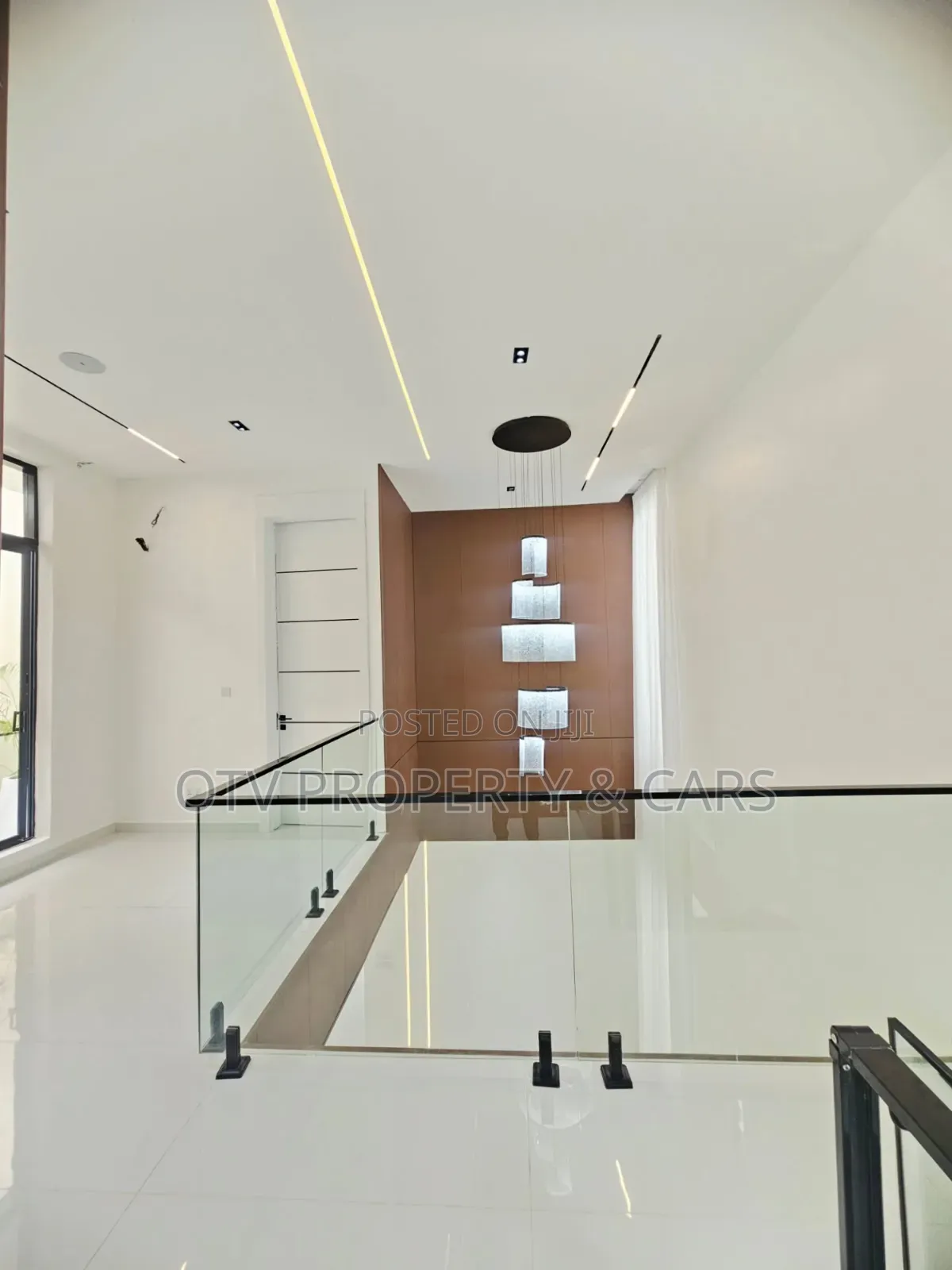 5bdrm Duplex in Chevron for sale in Chevron