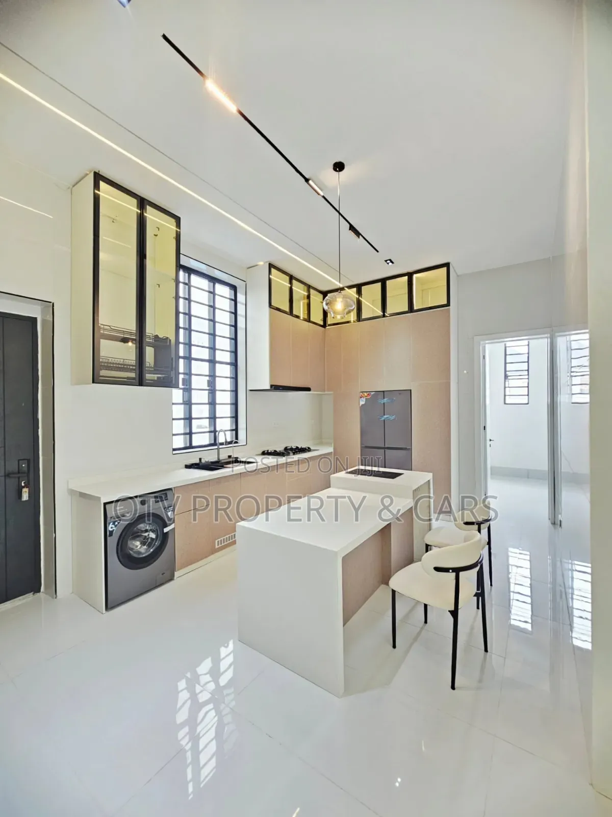 5bdrm Duplex in Chevron for sale in Chevron