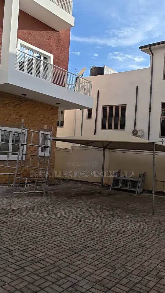 5bdrm Duplex in Guzape Main, Abuja for rent in Guzape District