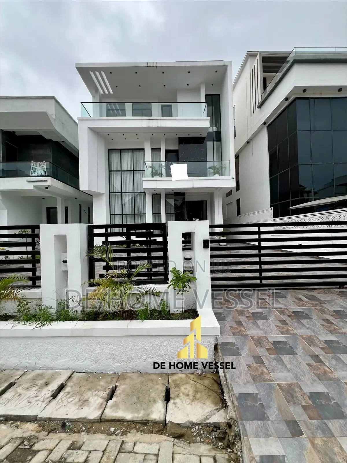 5bdrm Duplex in Ikota for sale in Ikota
