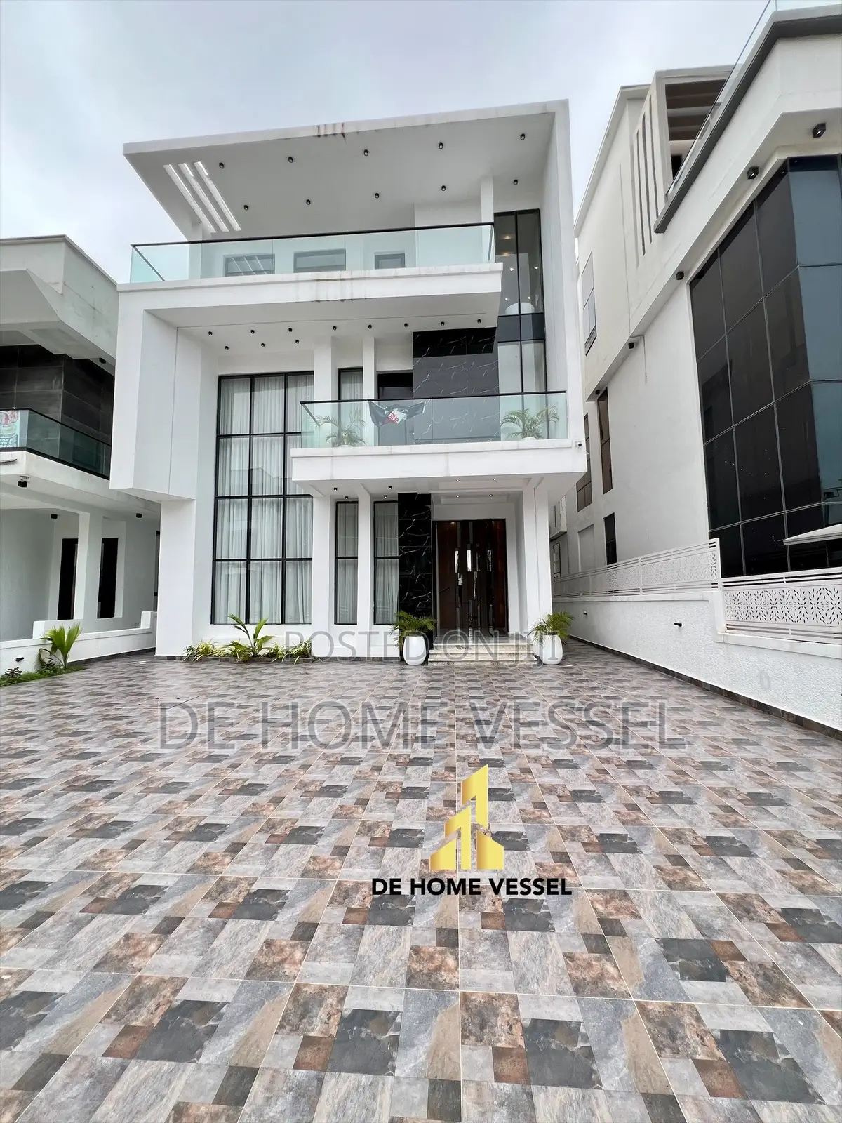 5bdrm Duplex in Ikota for sale in Ikota
