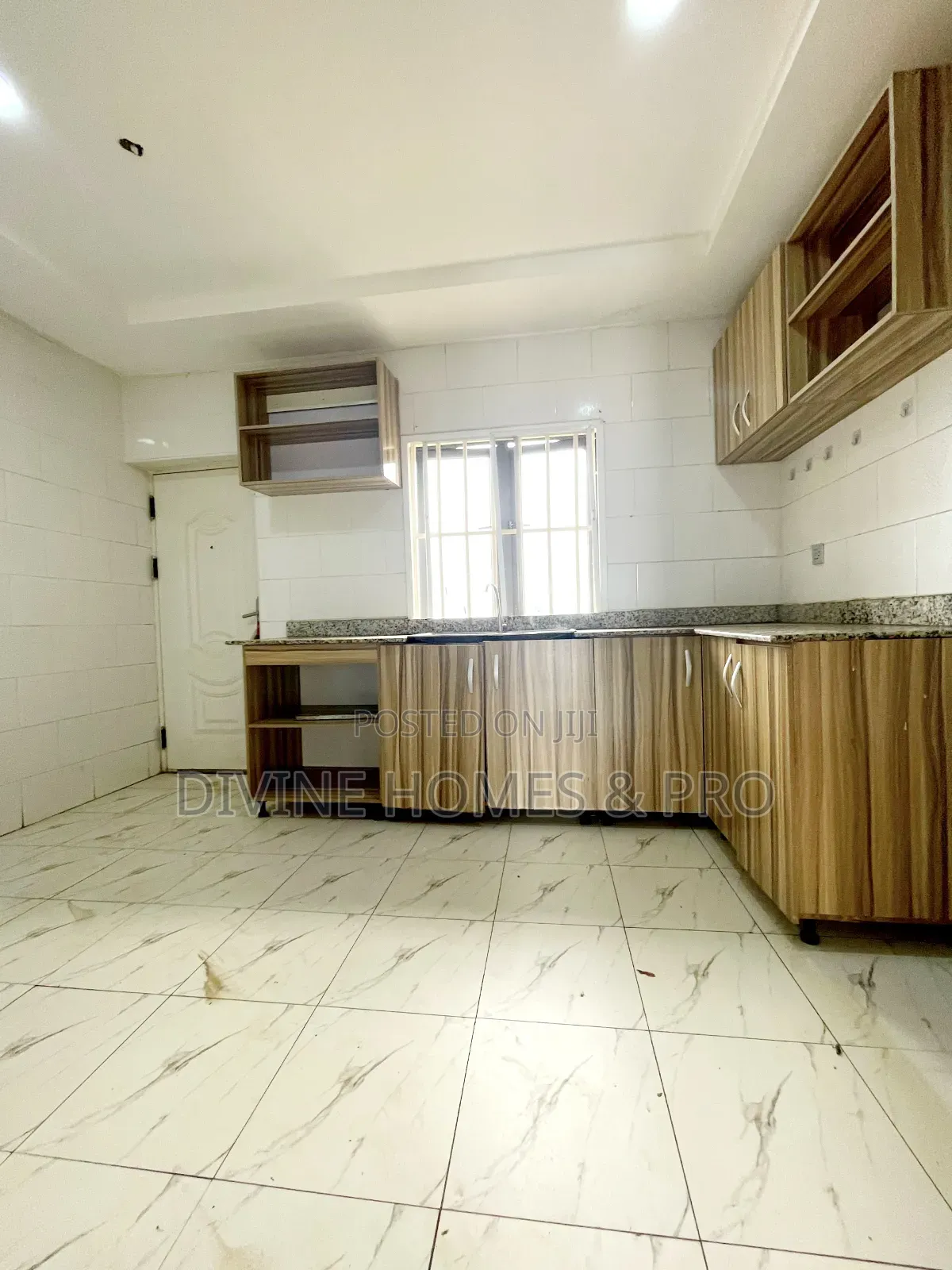 2bdrm Block of Flats in Nigeria Ghana School, Life Camp for rent in Life Camp