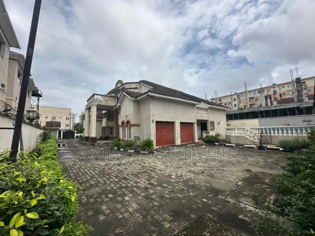 8 Bedroom Duplex on 1000sqm at Oniru Estate for Office Use in Victoria Island Extension