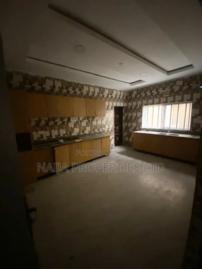4 Bedroom Duplex at Lekki Phase 1 Right for Office Use in Lekki Phase 1