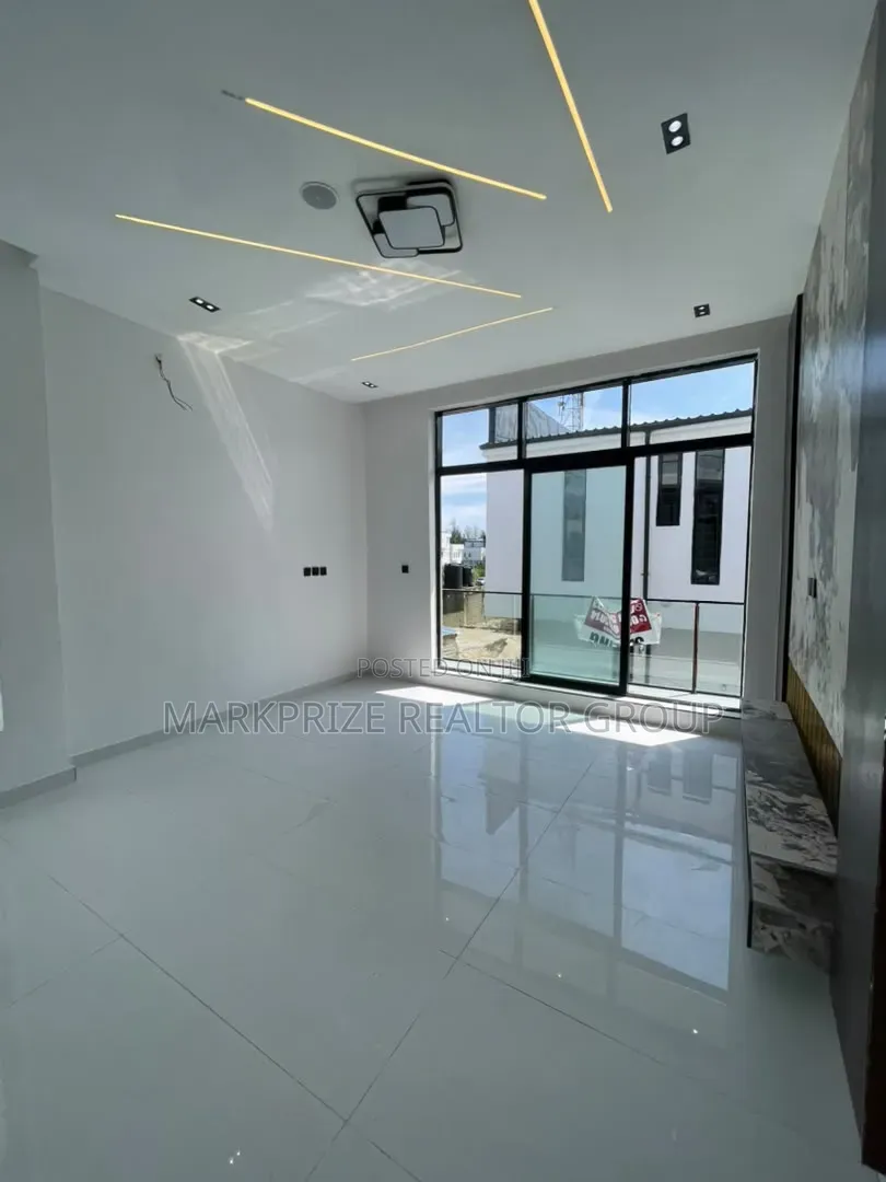 4bdrm Duplex in Ikota Lekki Lagos for sale in Ikota