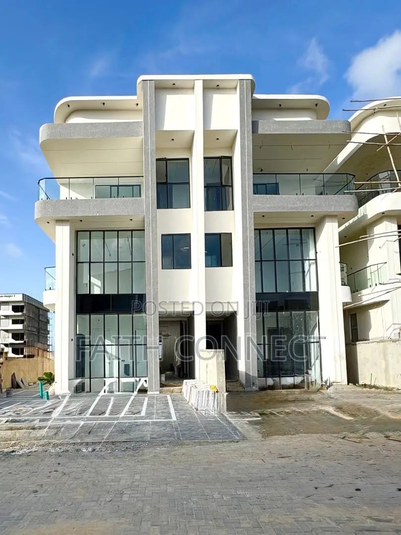 5bdrm Duplex in Lekki Phase 1 for sale in Lekki Phase 1