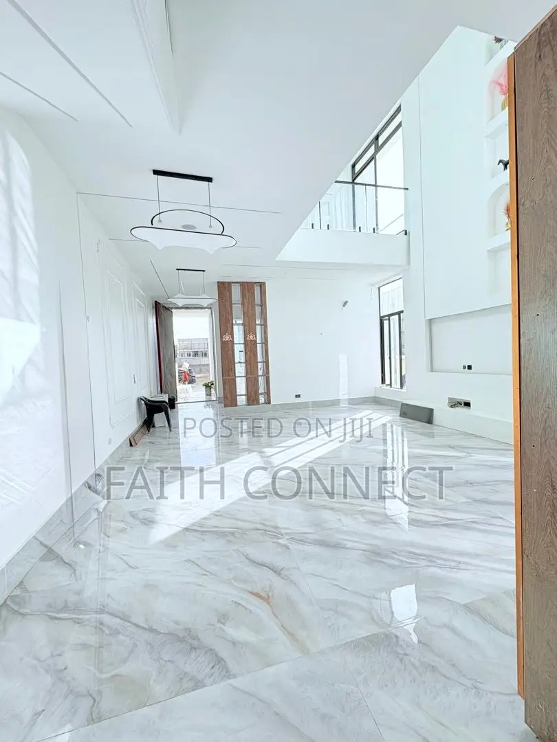 5bdrm Duplex in Lekki Phase 1 for sale in Lekki Phase 1
