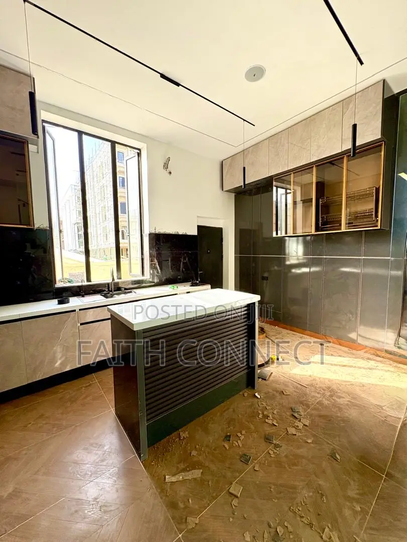 5bdrm Duplex in Lekki Phase 1 for sale in Lekki Phase 1
