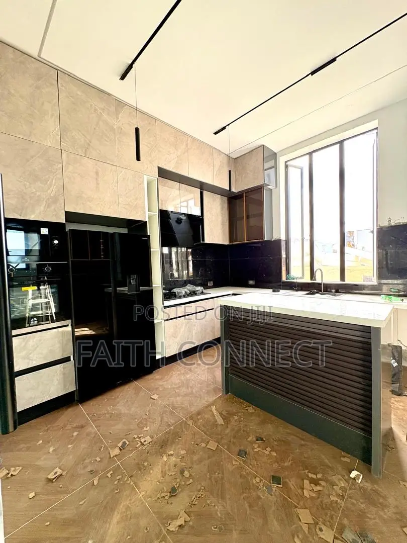 5bdrm Duplex in Lekki Phase 1 for sale in Lekki Phase 1
