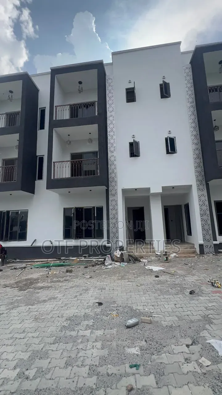4bdrm Duplex in Jahi Glimore for sale in Jahi