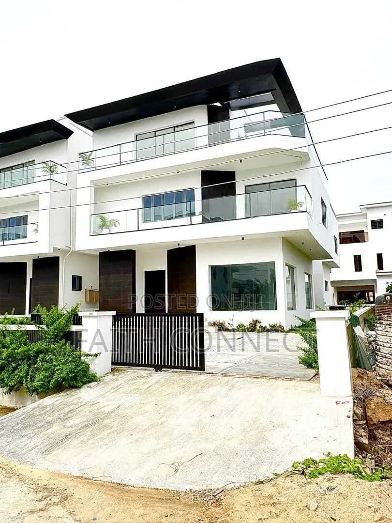 5bdrm Duplex in Lekki for sale in Lekki