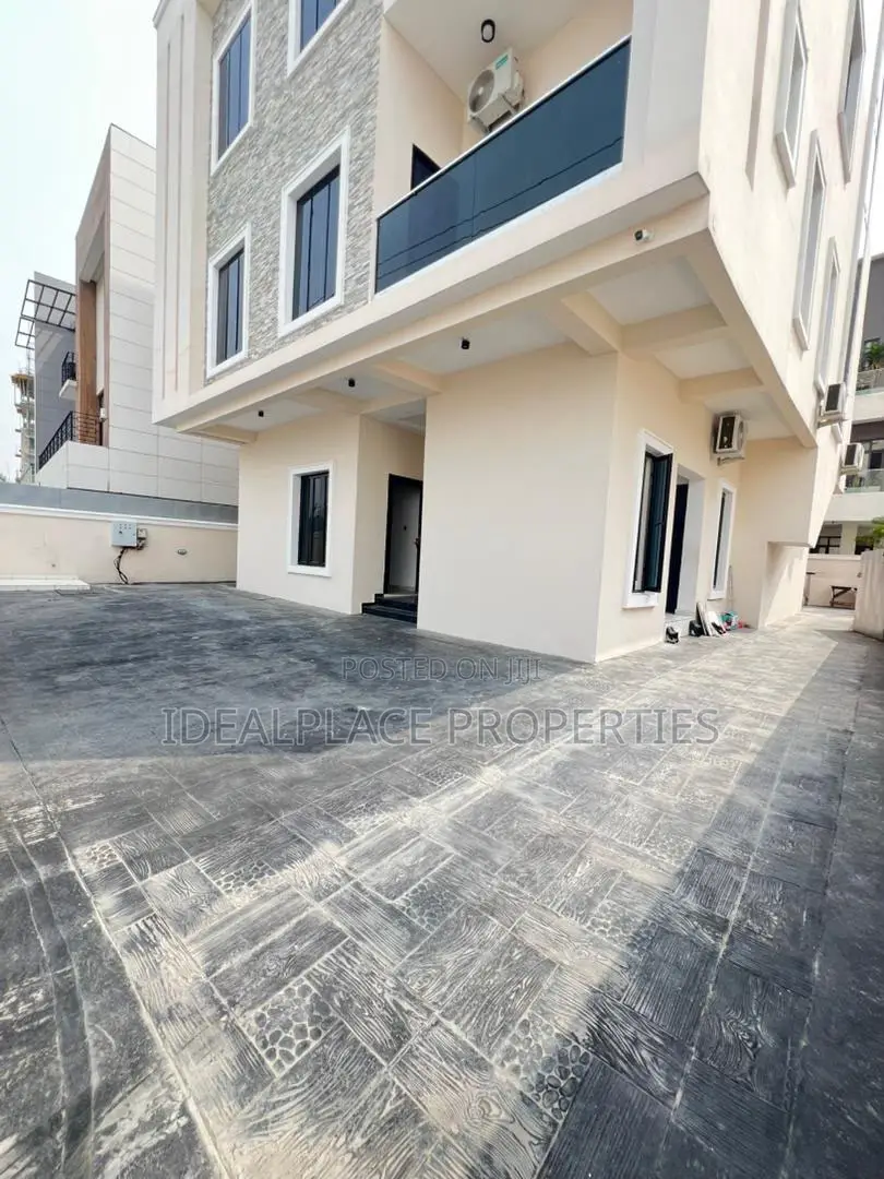 5bdrm Duplex in Lekki Phase 1 for sale in Lekki Phase 1
