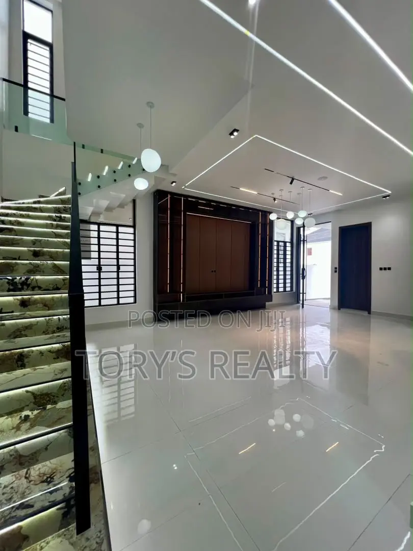 5bdrm Duplex in Lekki Phase 2 for sale in Lekki Phase 2