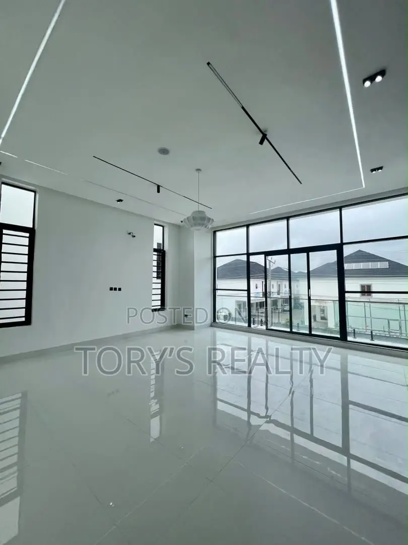 5bdrm Duplex in Lekki Phase 2 for sale in Lekki Phase 2