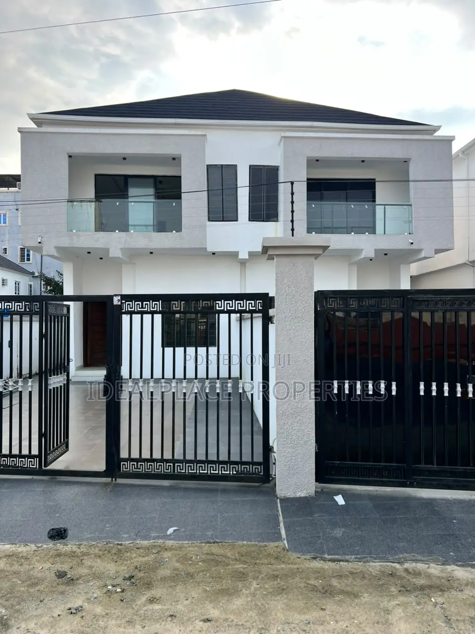 4bdrm Duplex in Ologolo for sale in Ologolo