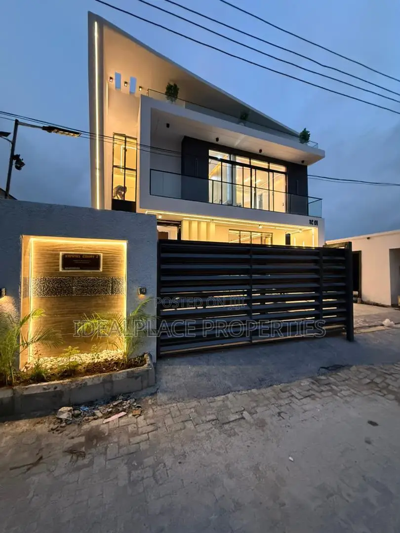 5bdrm Duplex in Sangotedo for sale in Sangotedo