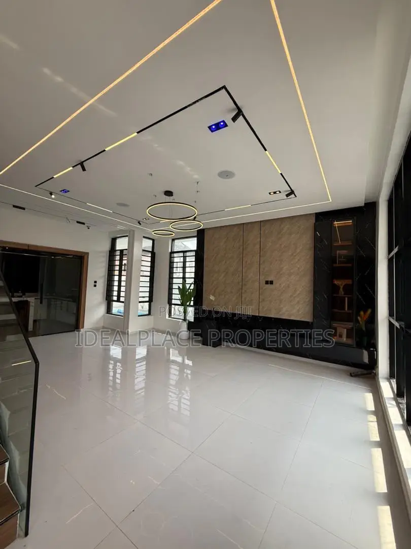 5bdrm Duplex in Sangotedo for sale in Sangotedo