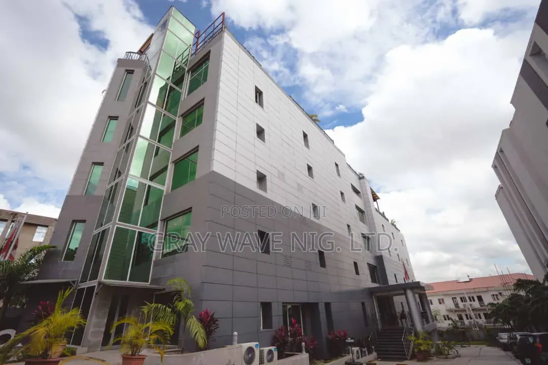 3 Star Hotel and Suites in Zone 4 / Wuse