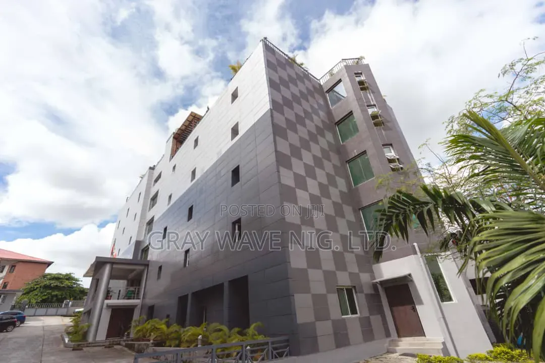 3 Star Hotel and Suites in Zone 4 / Wuse