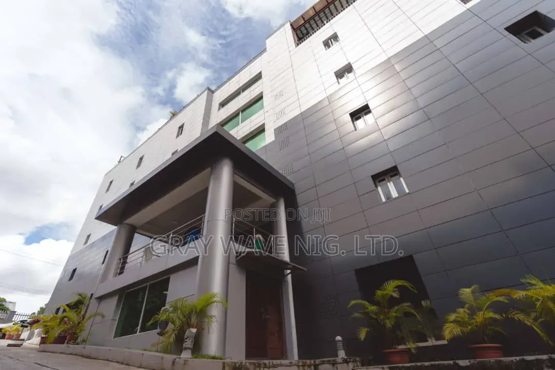 3 Star Hotel and Suites in Zone 4 / Wuse