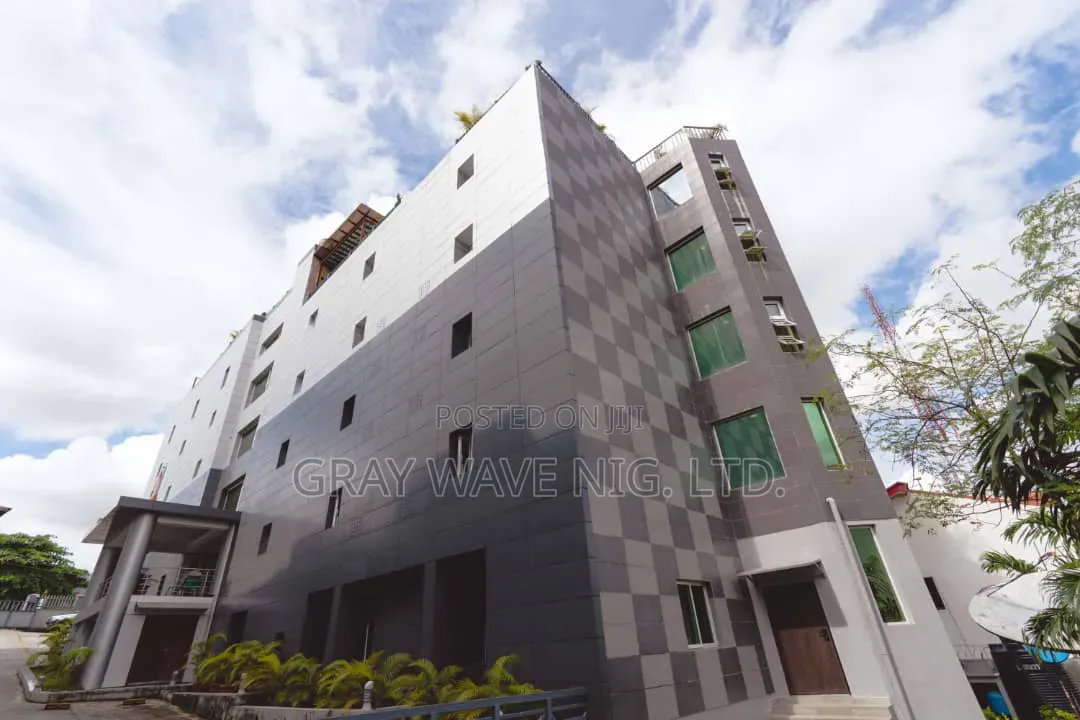 3 Star Hotel and Suites in Zone 4 / Wuse