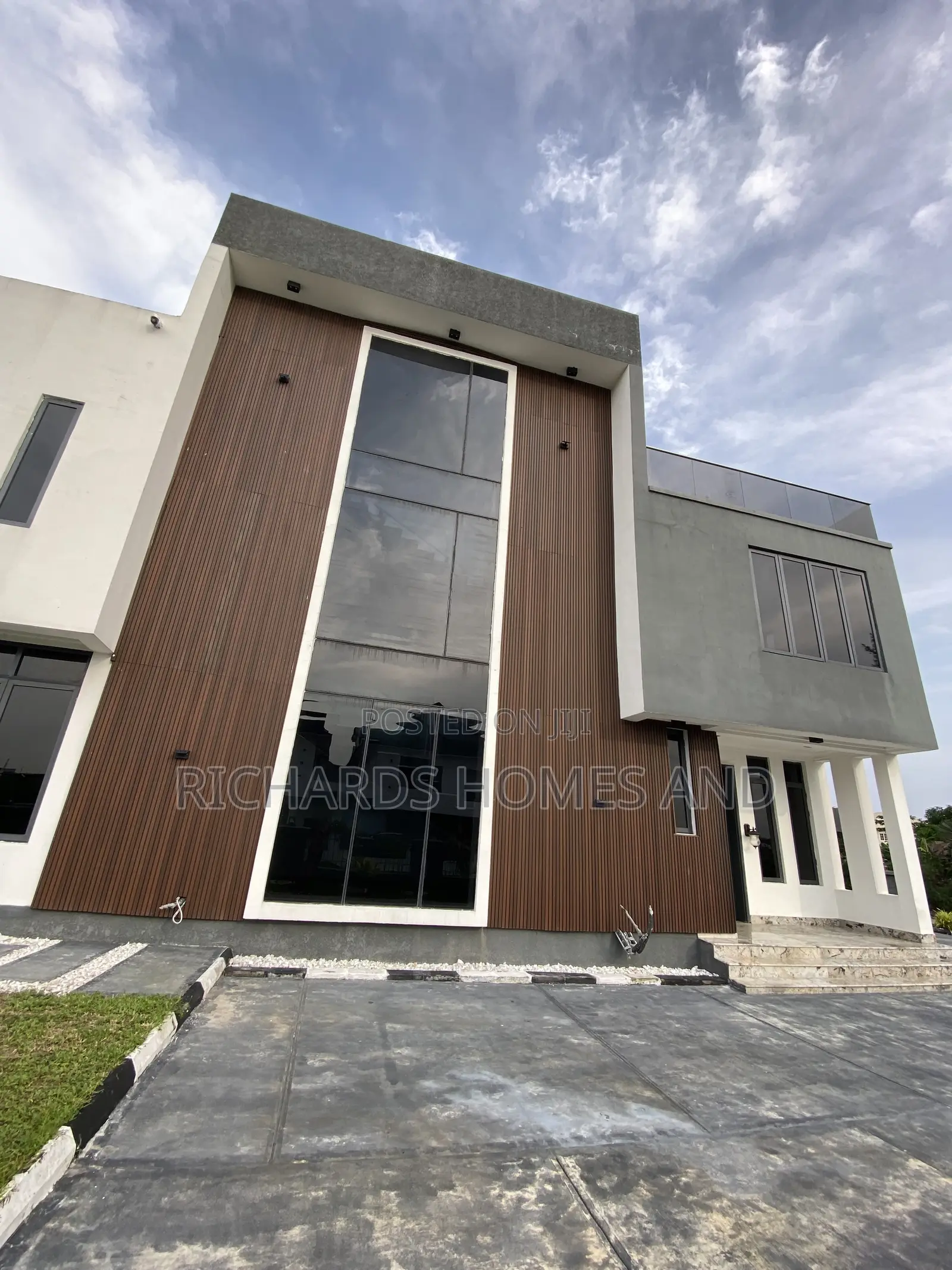 5bdrm Duplex in Off Lekki-Epe Expressway for sale in Off Lekki-Epe Expressway