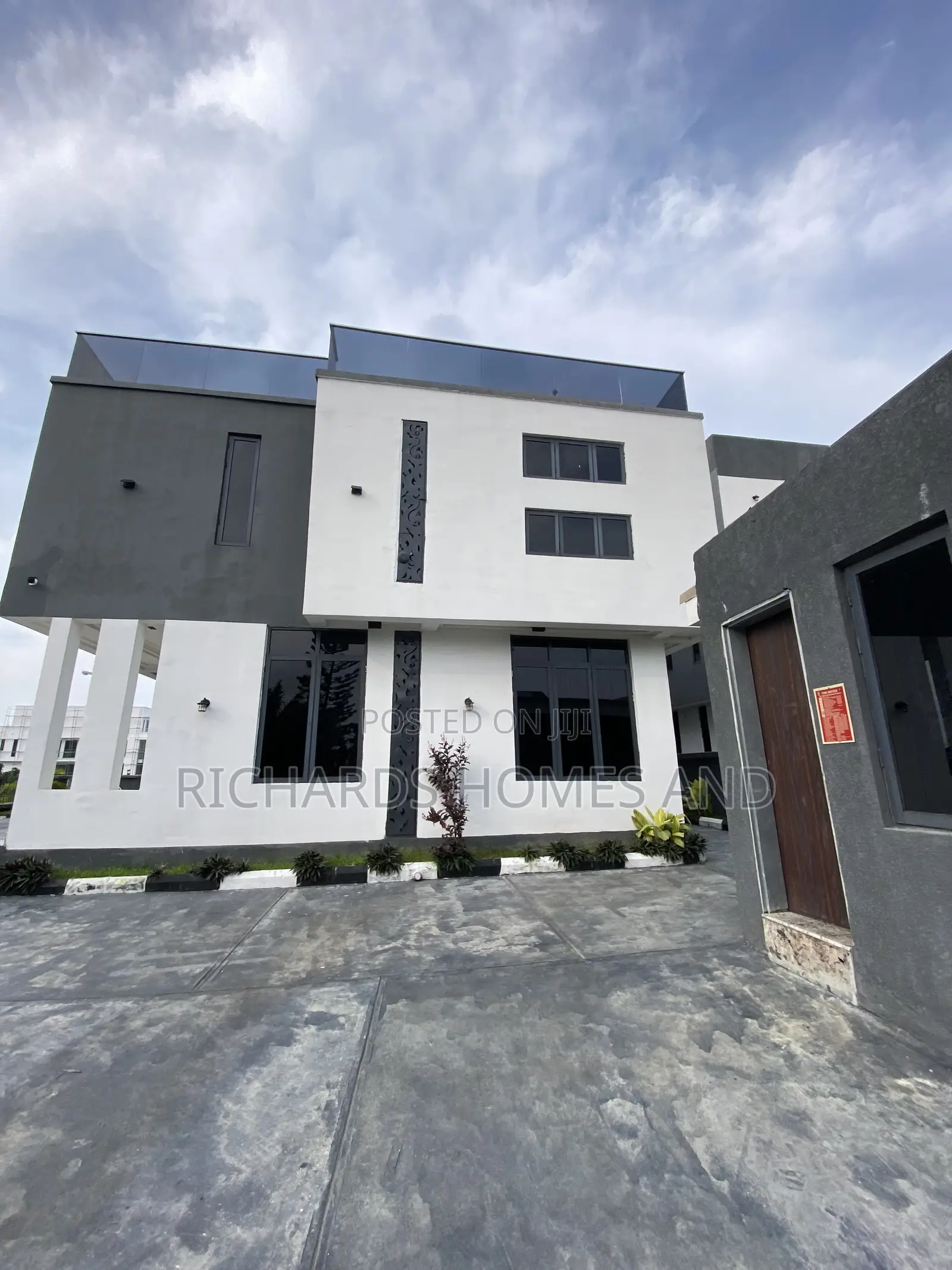 5bdrm Duplex in Off Lekki-Epe Expressway for sale in Off Lekki-Epe Expressway