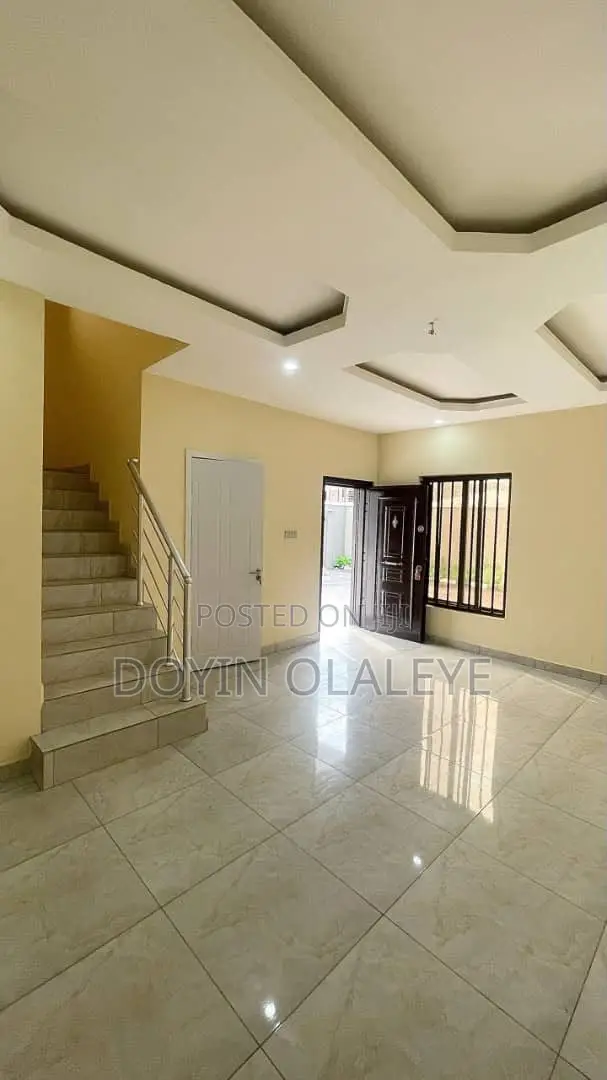 4bdrm Duplex in Chevron for sale in Chevron
