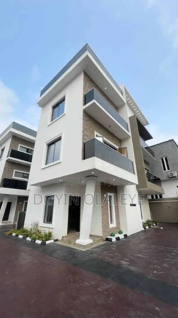4bdrm Duplex in Chevron for sale in Chevron