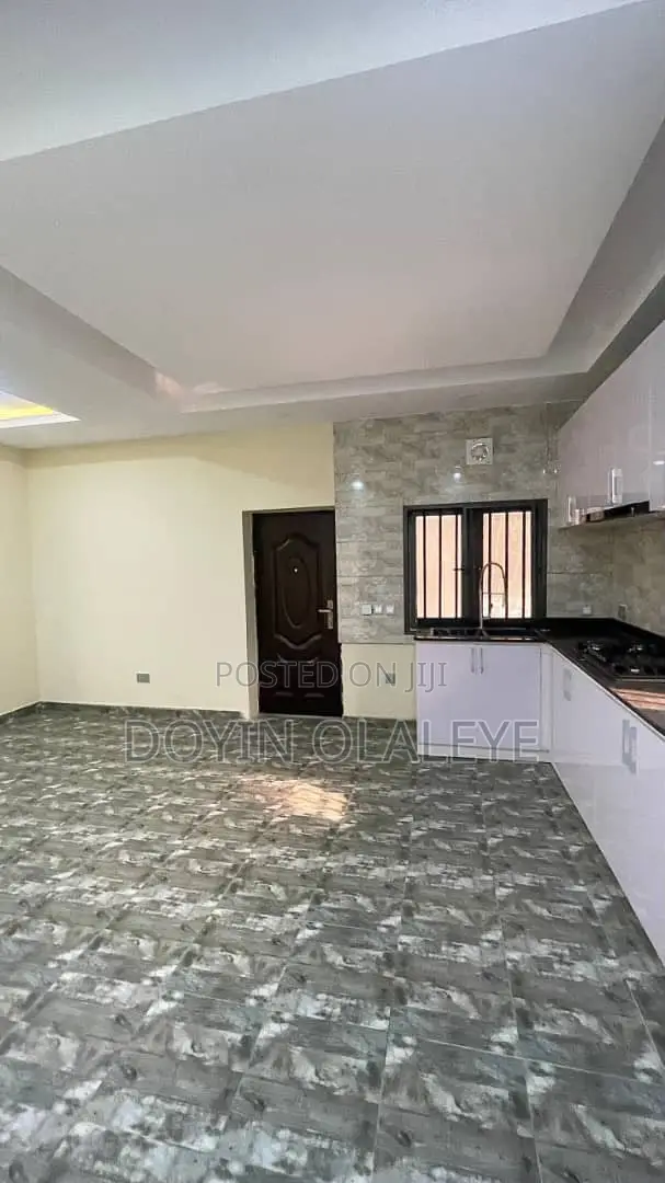 4bdrm Duplex in Chevron for sale in Chevron