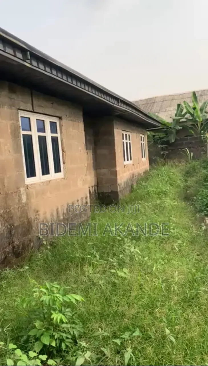 4bdrm Bungalow in Mowe, Obafemi-Owode for sale in Obafemi-Owode