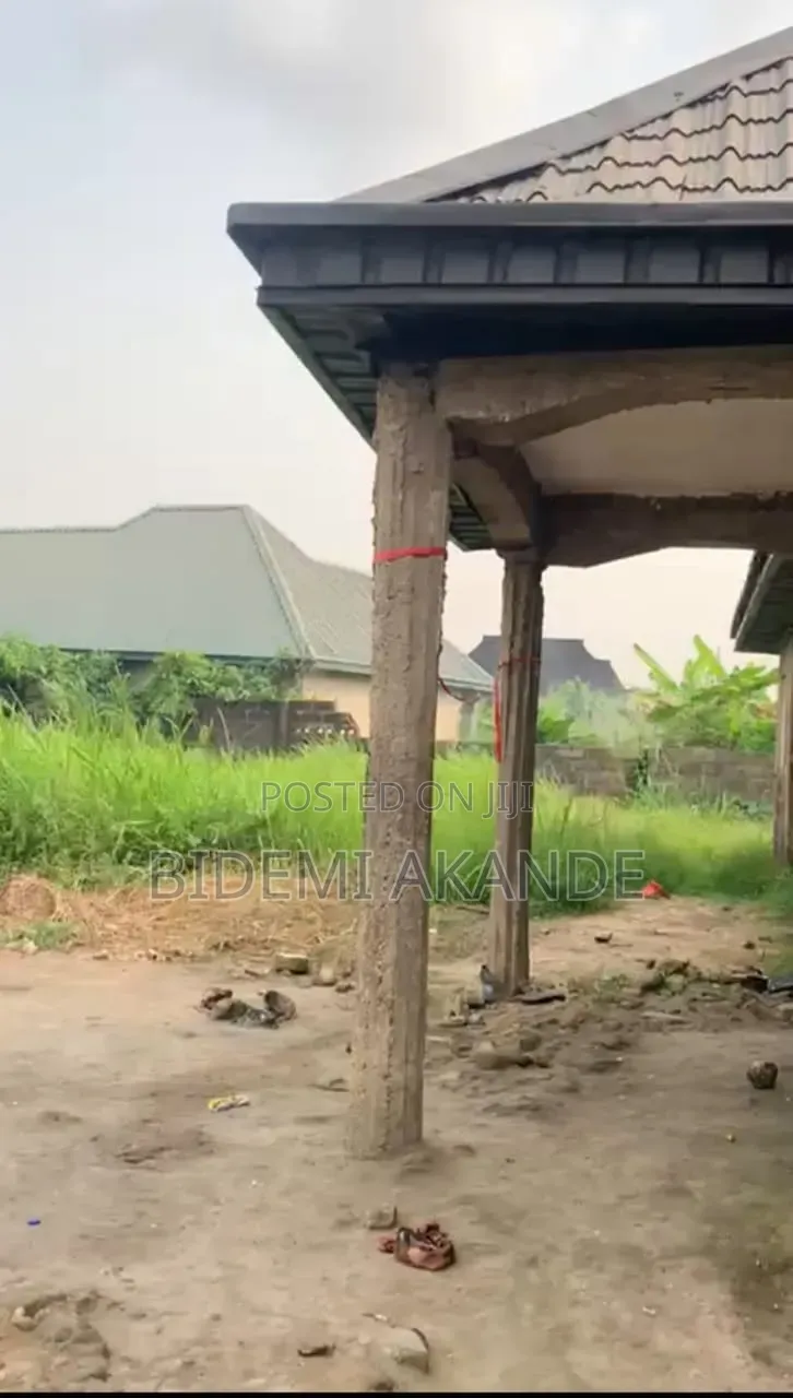 4bdrm Bungalow in Mowe, Obafemi-Owode for sale in Obafemi-Owode