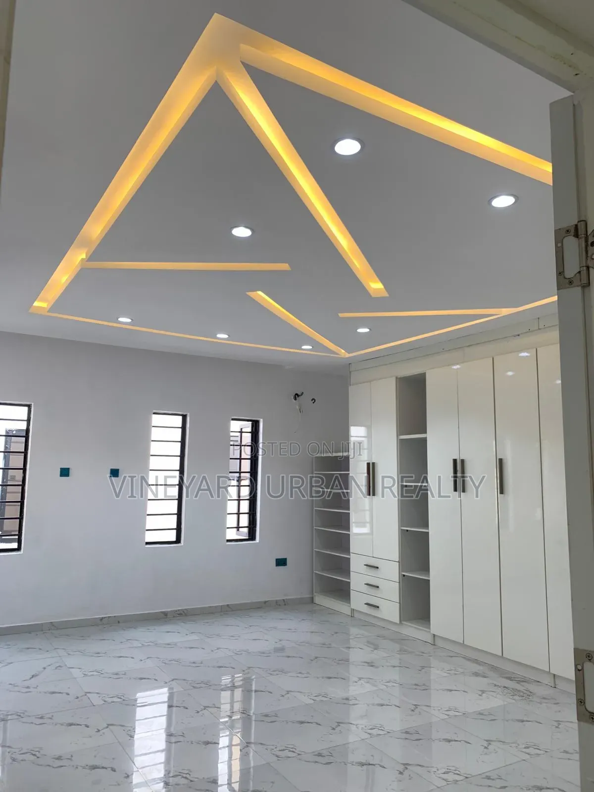 4bdrm Duplex in Thomas Estate for rent in Thomas Estate