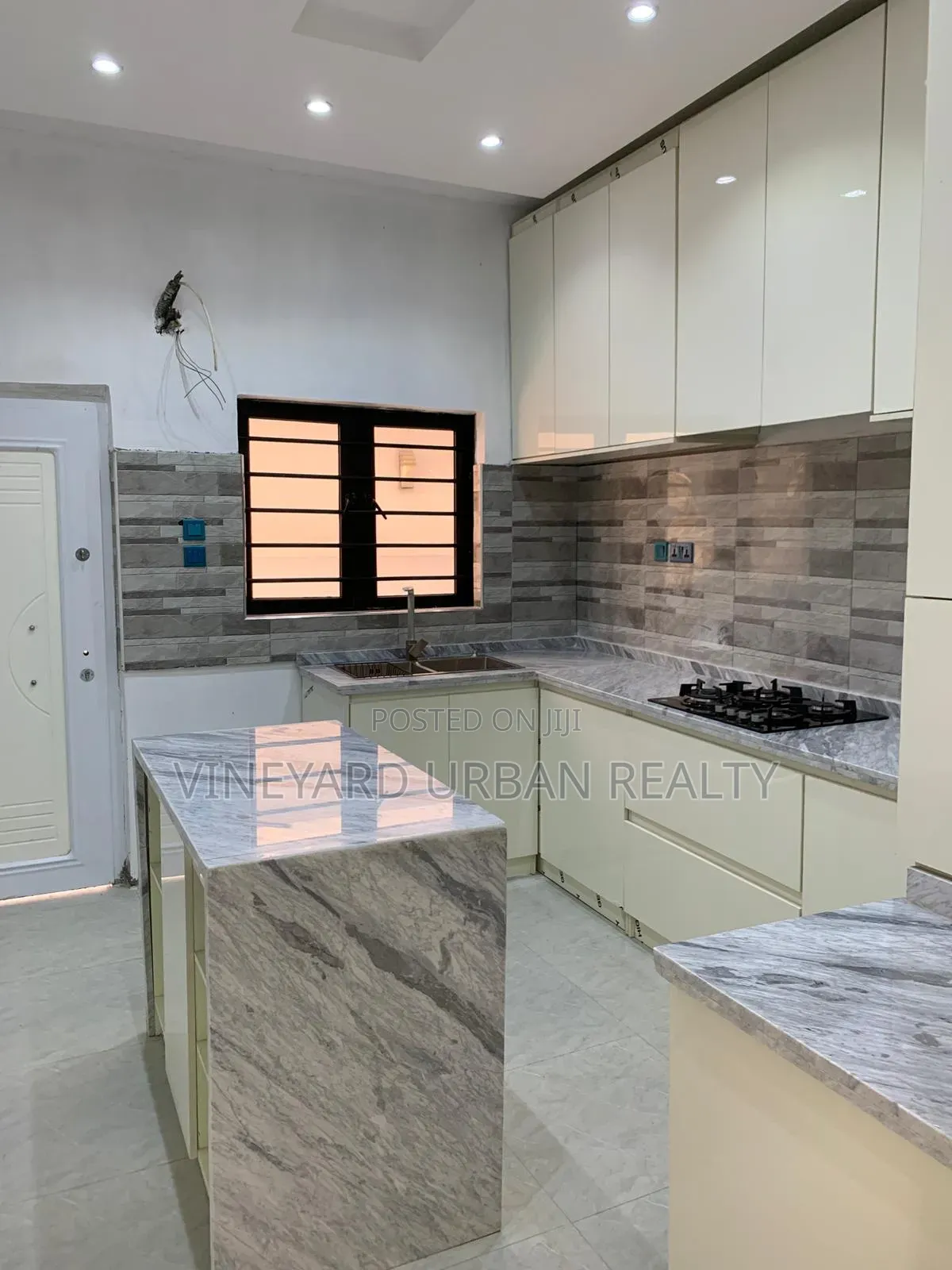 4bdrm Duplex in Thomas Estate for rent in Thomas Estate