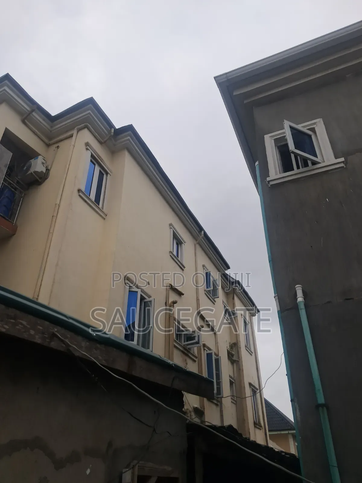 2bdrm Duplex in Ijegun Akinjo for sale in Satellite Town