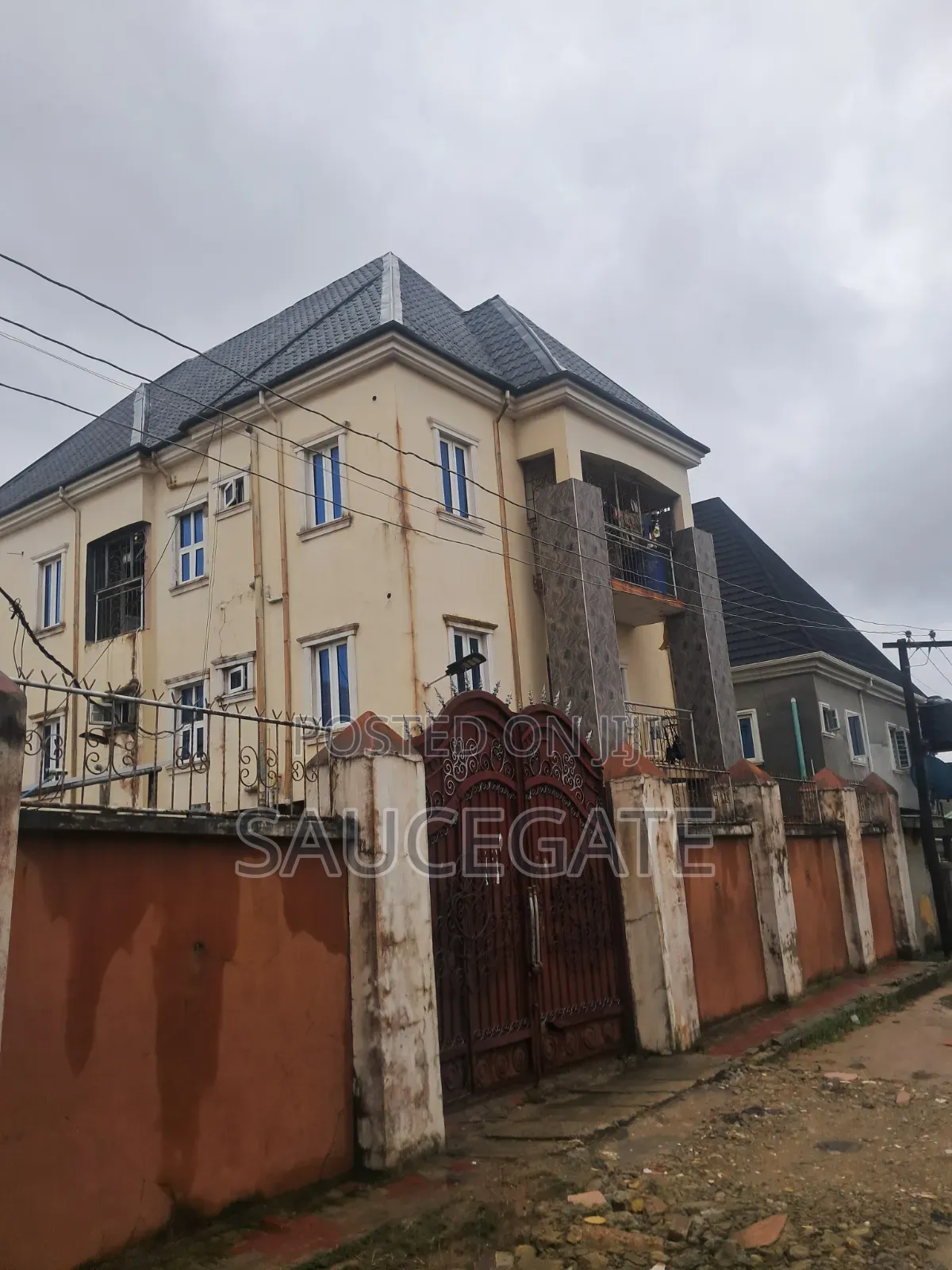 2bdrm Duplex in Ijegun Akinjo for sale in Satellite Town