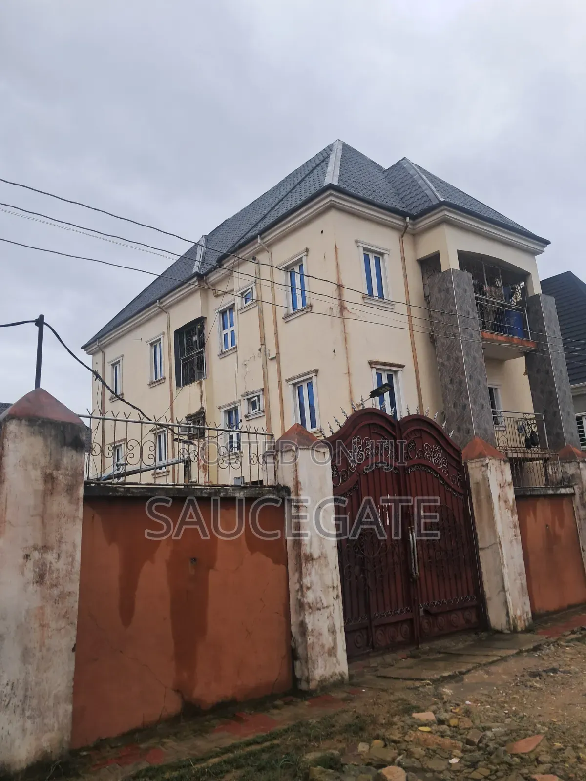 2bdrm Duplex in Ijegun Akinjo for sale in Satellite Town