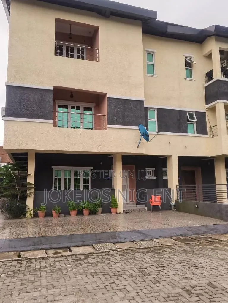 5bdrm Maisonette in Chevron Drive for sale in Chevron