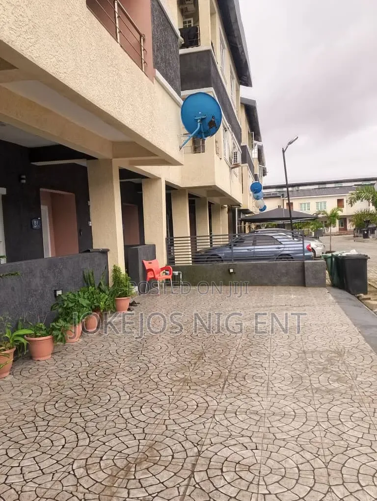 5bdrm Maisonette in Chevron Drive for sale in Chevron