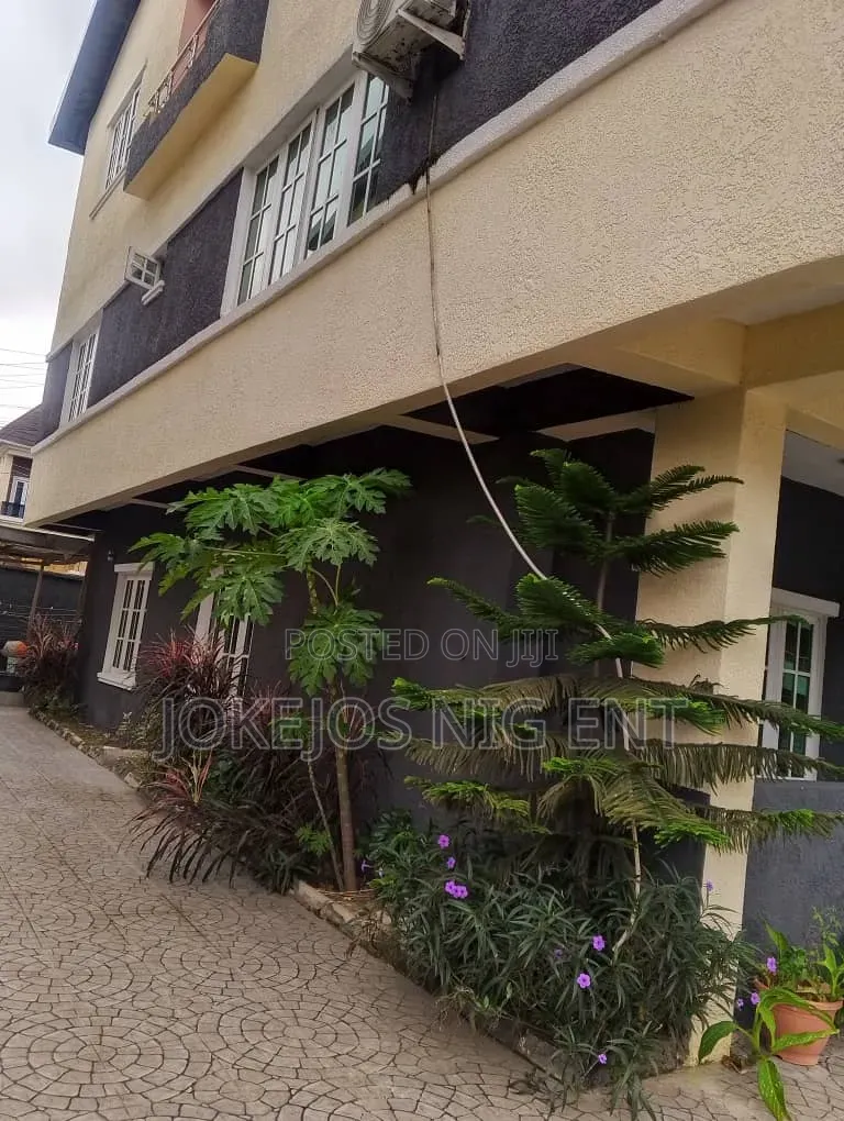 5bdrm Maisonette in Chevron Drive for sale in Chevron