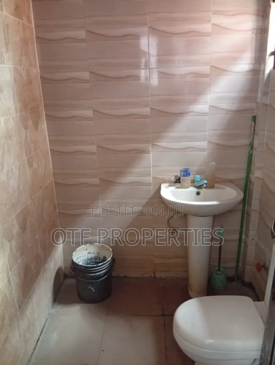 Well Suited Office or Shop in Fo1 Market in Kubwa