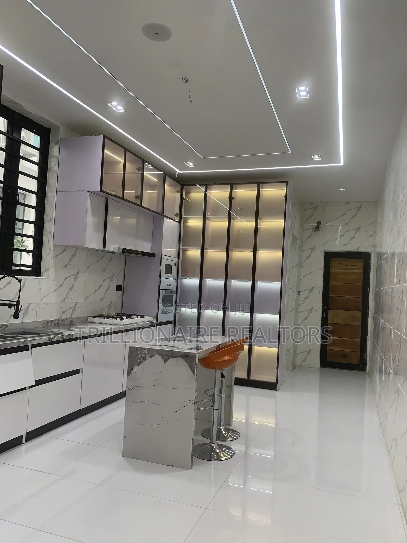 5bdrm Duplex in Oral Estate, Chevron for sale in Chevron