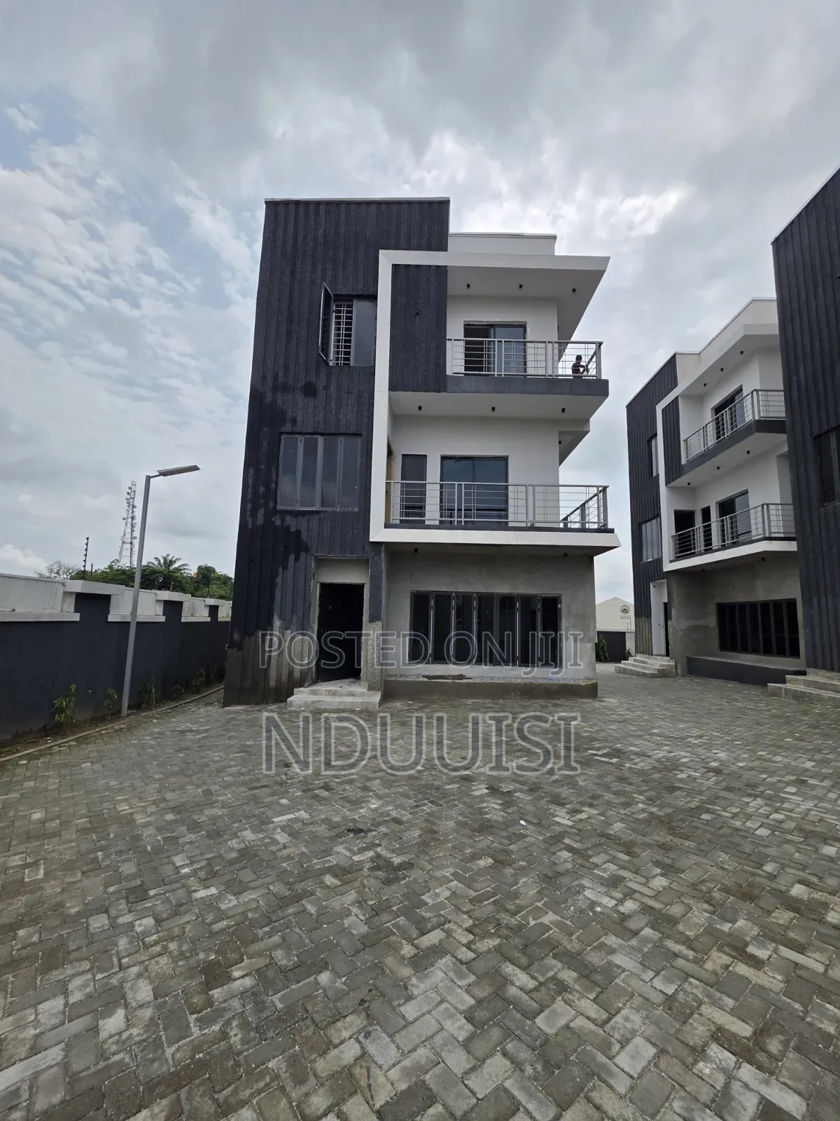 5bdrm Duplex in Idu for sale in Idu