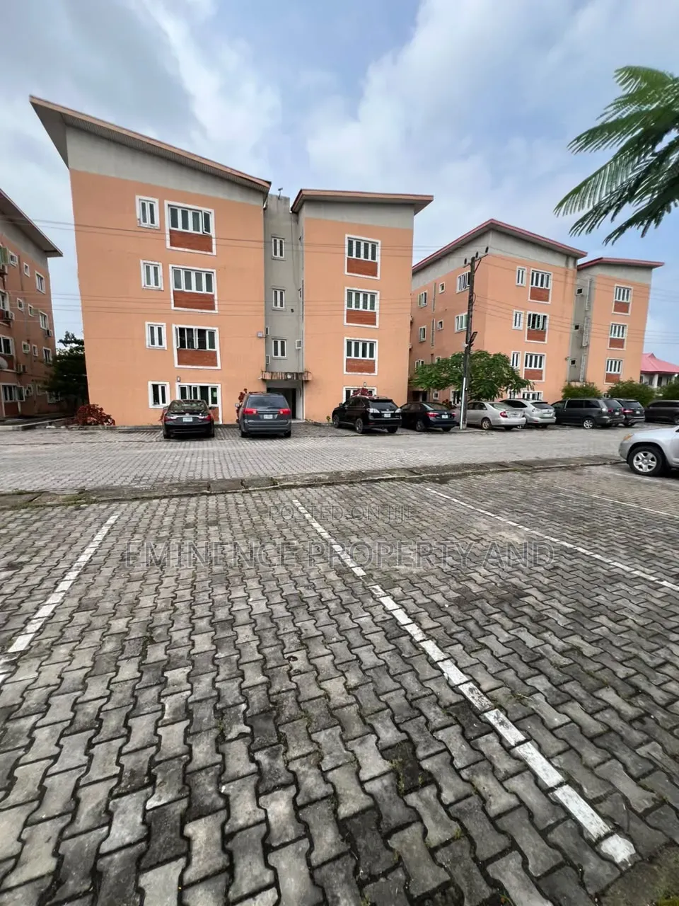 3bdrm Apartment in Off Lekki-Epe Expressway for sale in Off Lekki-Epe Expressway