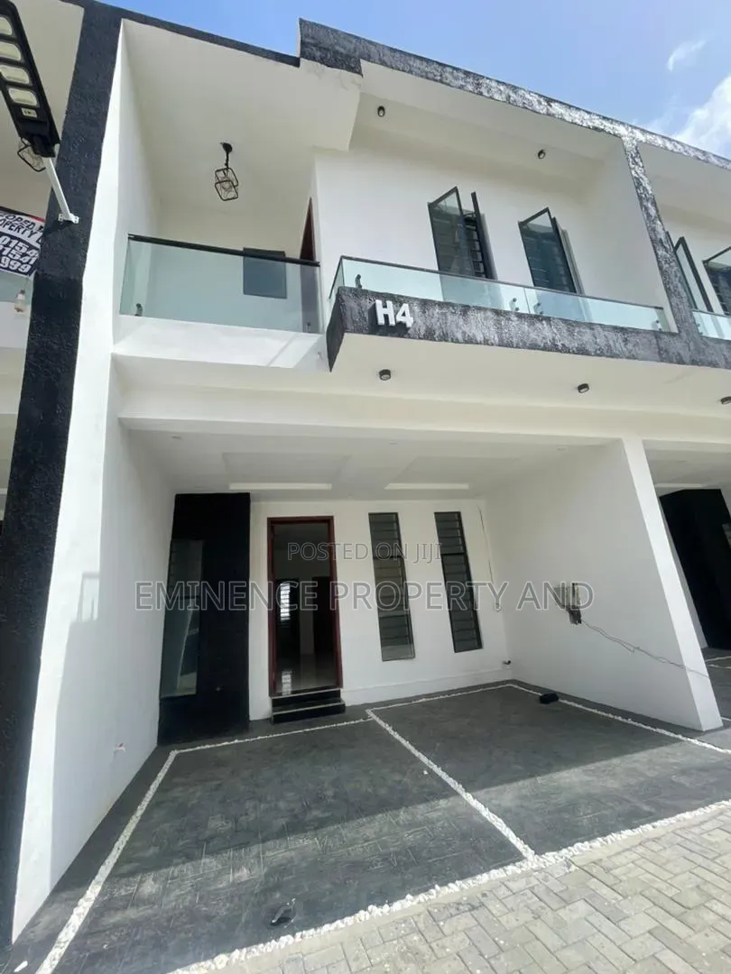 4bdrm Duplex in Ikota for sale in Ikota