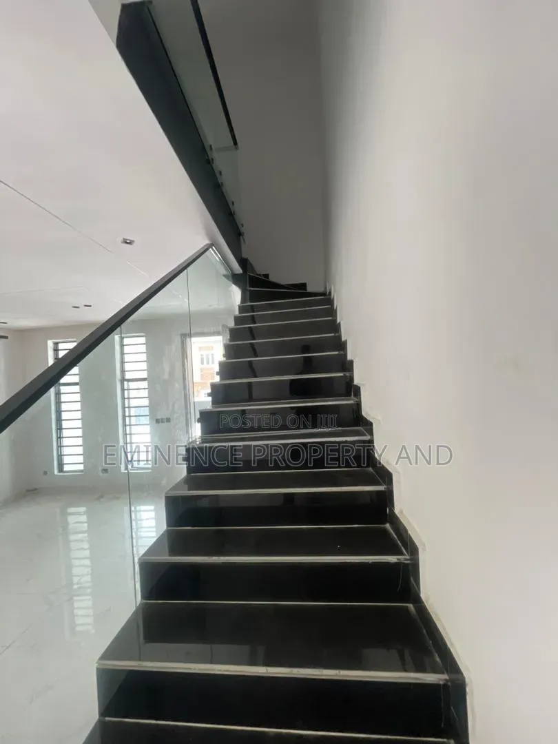4bdrm Duplex in Ikota for sale in Ikota